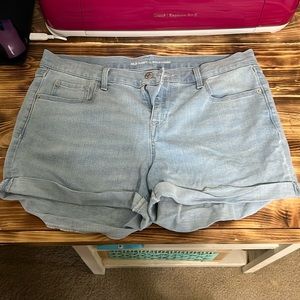Size 14. Old Navy light washed shorts. GUC.